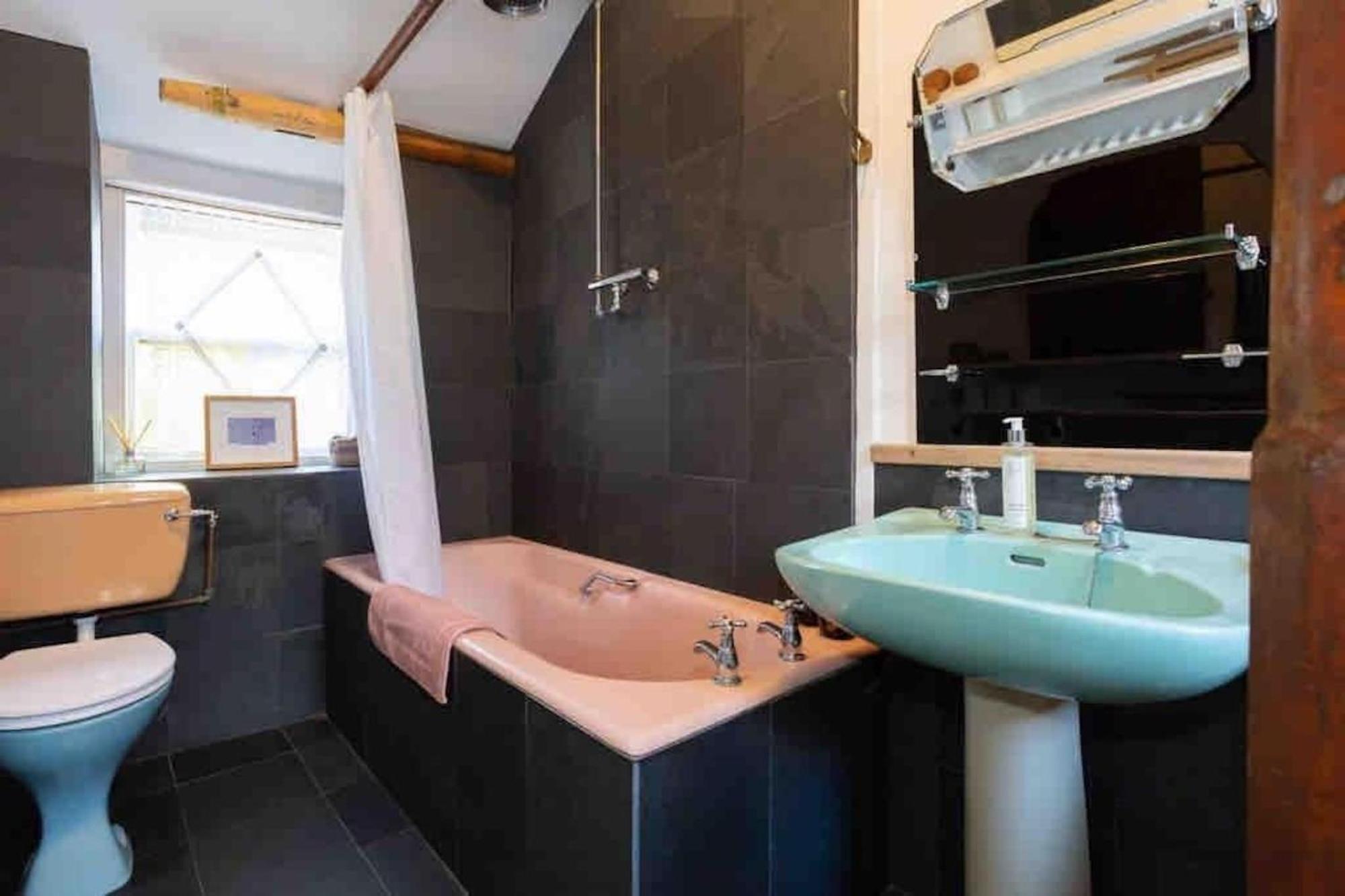 Janies Cottage~ Mousehole~Eclectic Interiors & Vintage Charm Esterno foto